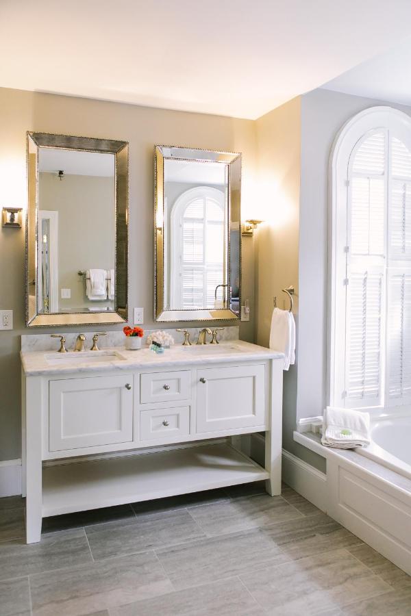 The Bayberry Bed and breakfast Newport